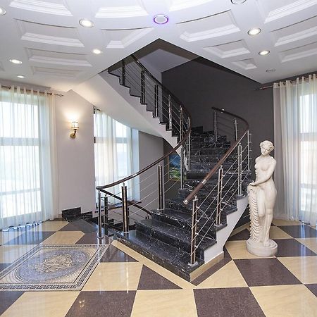 Golden Seconds Hotel เยเรวาน ภายนอก รูปภาพ