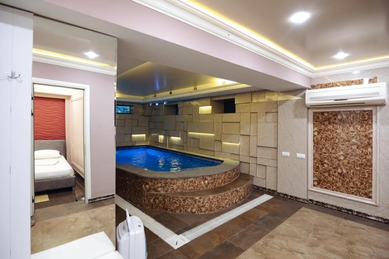 Golden Seconds Hotel เยเรวาน ภายนอก รูปภาพ