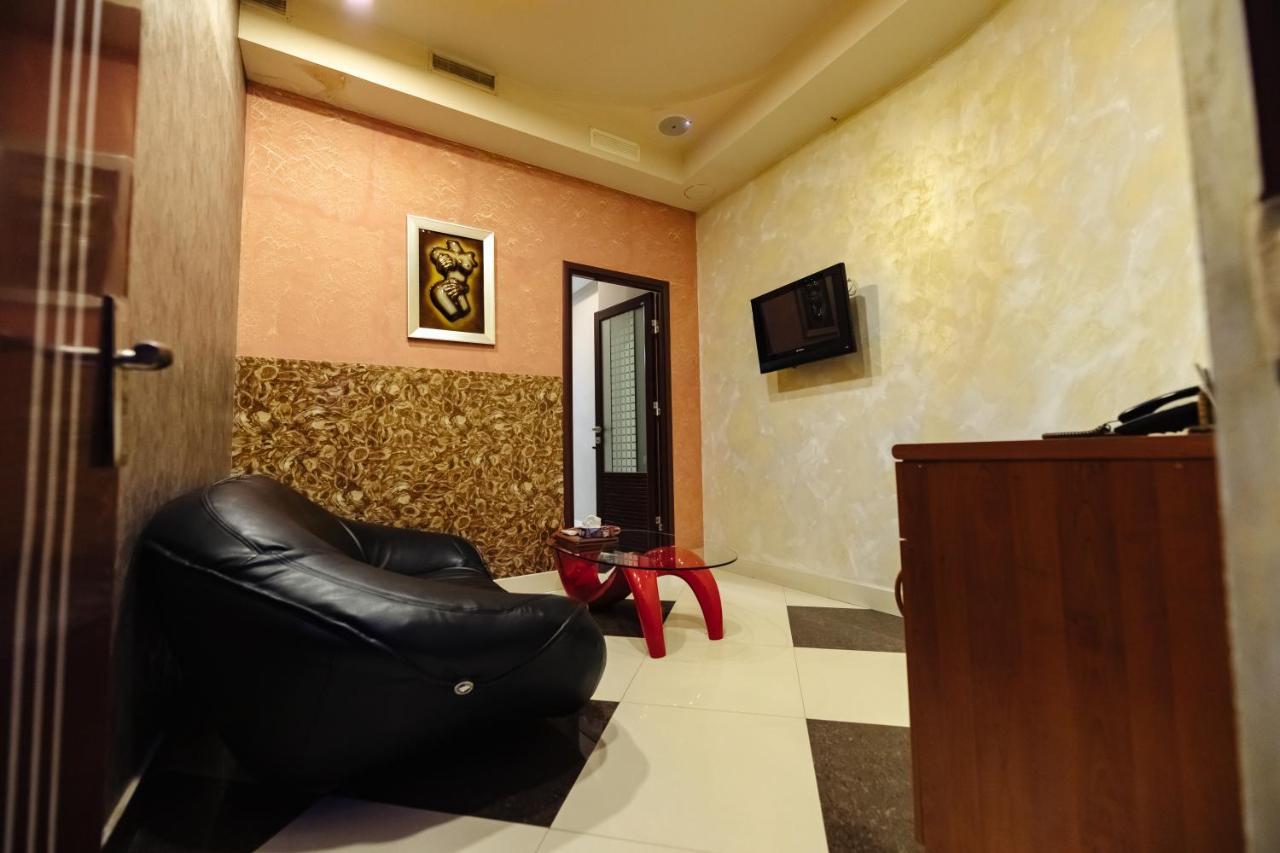 Golden Seconds Hotel เยเรวาน ภายนอก รูปภาพ