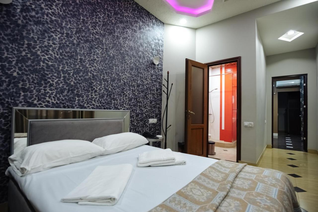 Golden Seconds Hotel เยเรวาน ภายนอก รูปภาพ