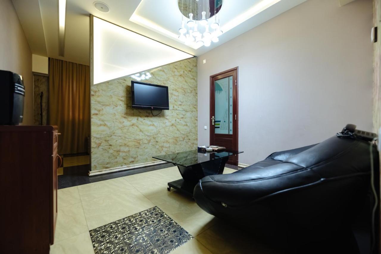 Golden Seconds Hotel เยเรวาน ภายนอก รูปภาพ