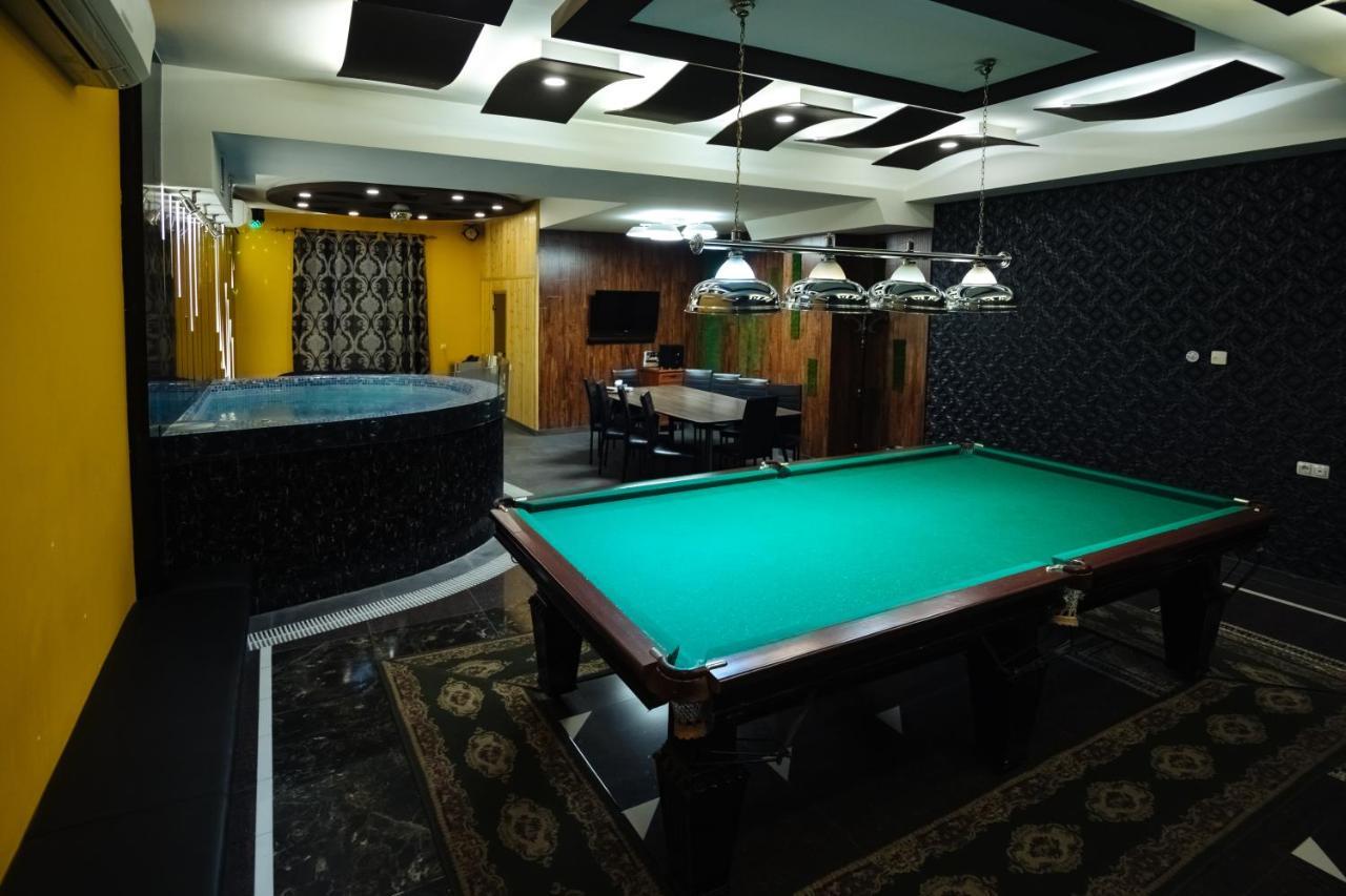 Golden Seconds Hotel เยเรวาน ภายนอก รูปภาพ