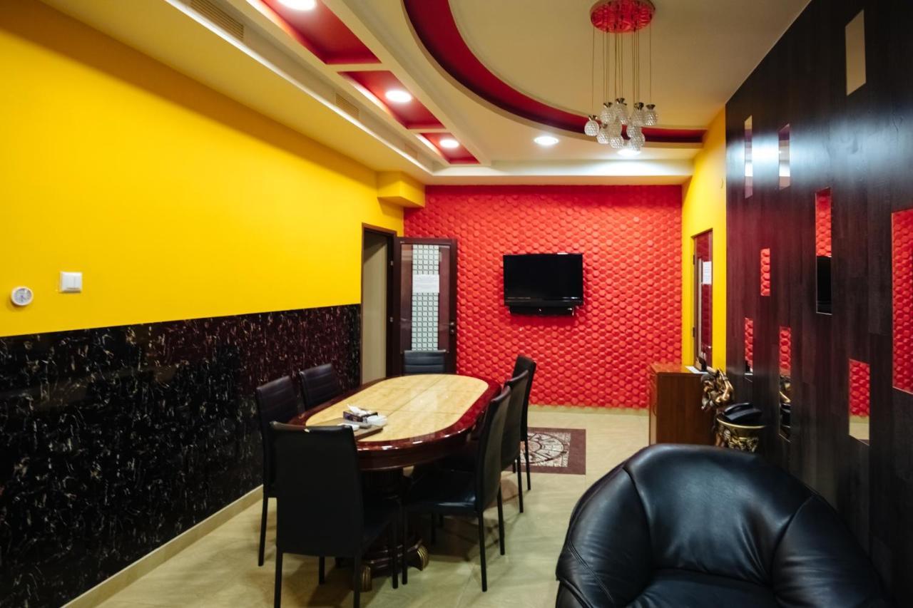 Golden Seconds Hotel เยเรวาน ภายนอก รูปภาพ