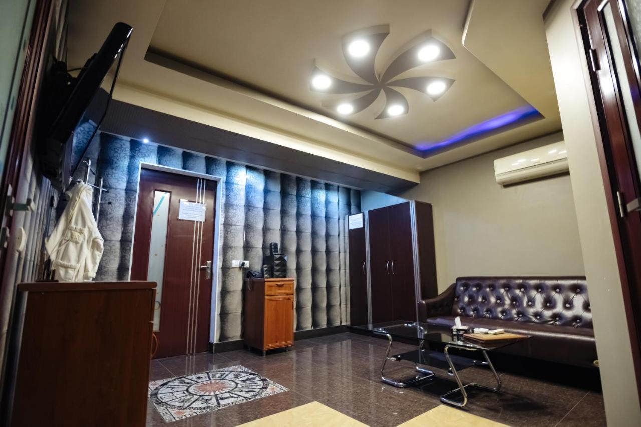 Golden Seconds Hotel เยเรวาน ภายนอก รูปภาพ