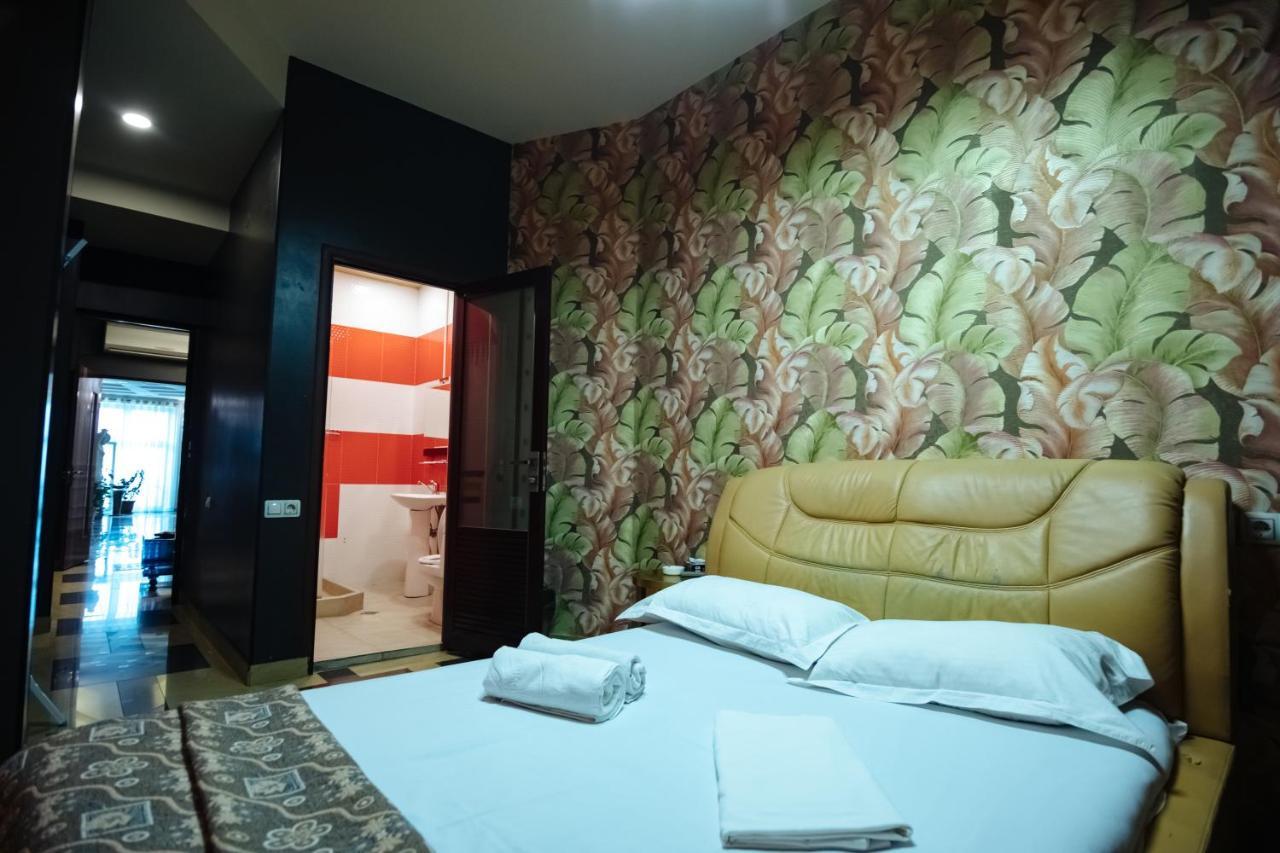 Golden Seconds Hotel เยเรวาน ภายนอก รูปภาพ