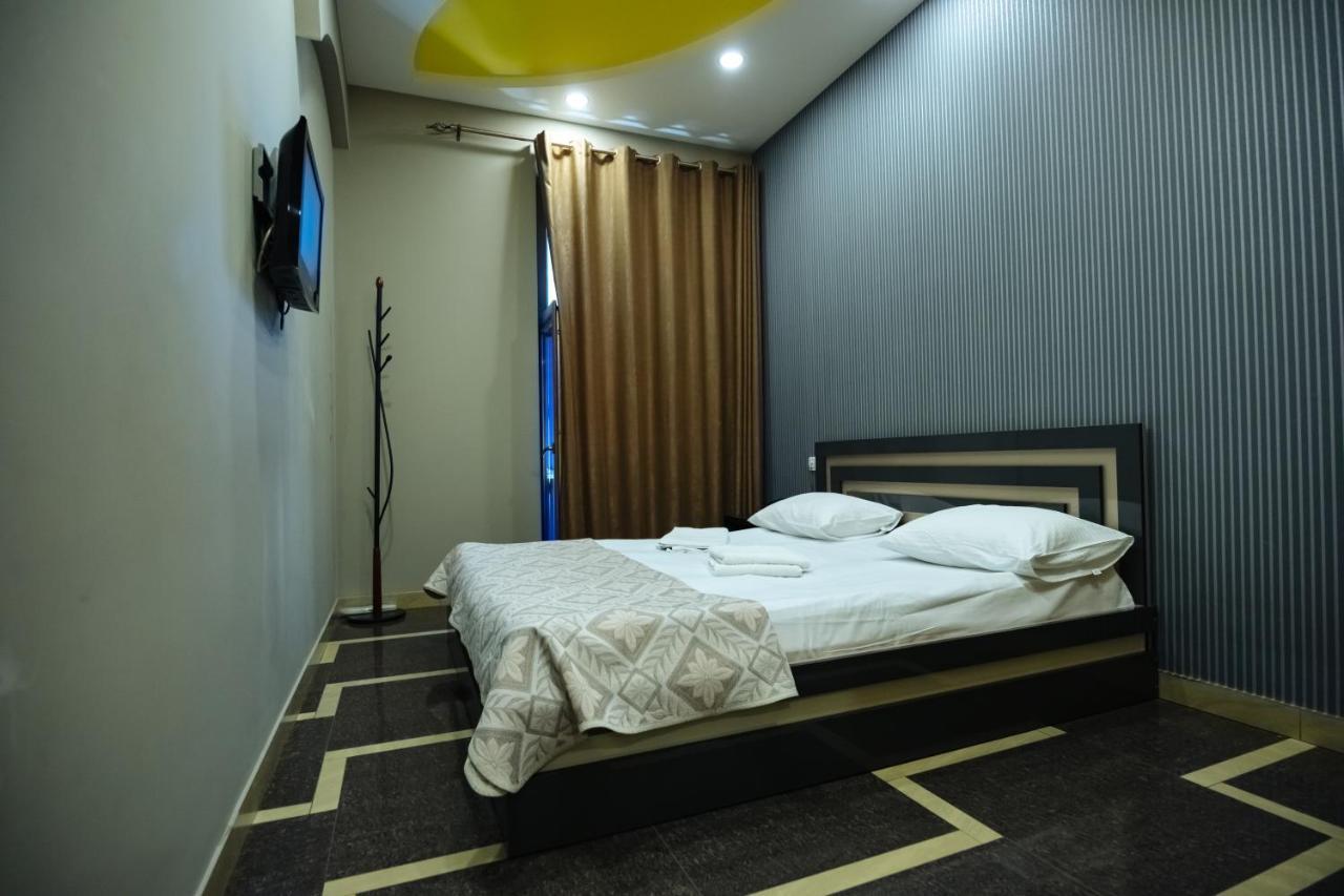 Golden Seconds Hotel เยเรวาน ภายนอก รูปภาพ
