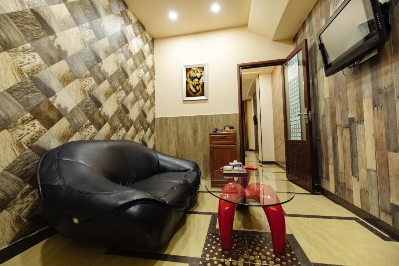 Golden Seconds Hotel เยเรวาน ภายนอก รูปภาพ