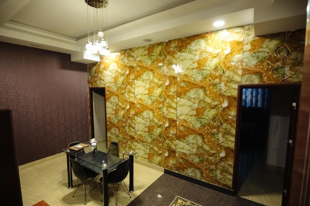 Golden Seconds Hotel เยเรวาน ภายนอก รูปภาพ