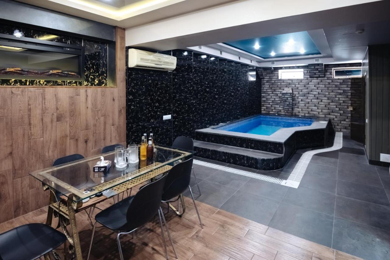 Golden Seconds Hotel เยเรวาน ภายนอก รูปภาพ