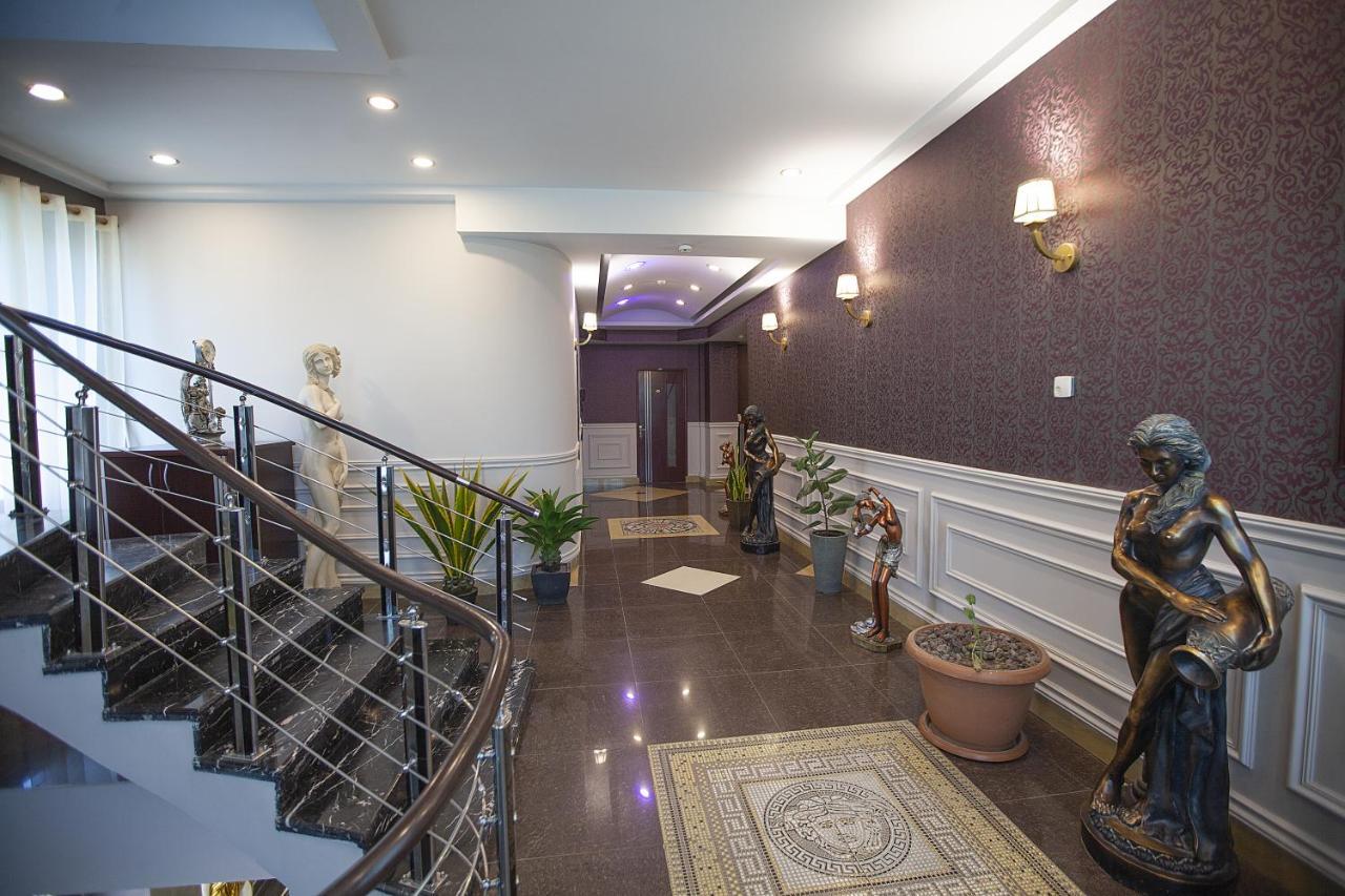 Golden Seconds Hotel เยเรวาน ภายนอก รูปภาพ