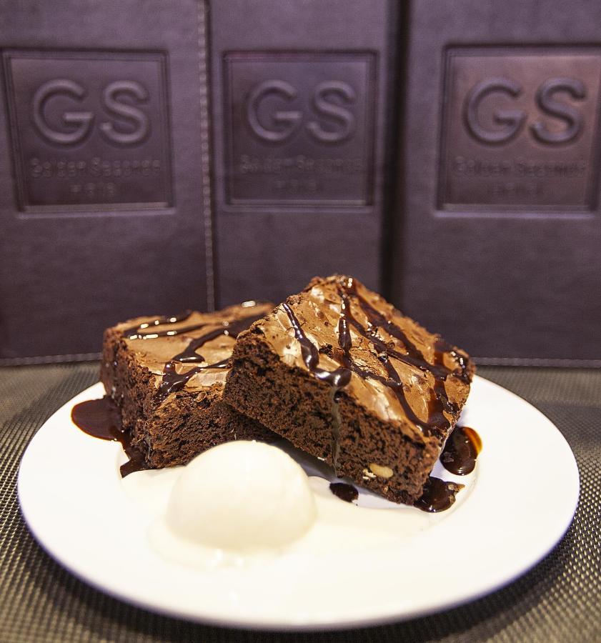 Golden Seconds Hotel เยเรวาน ภายนอก รูปภาพ