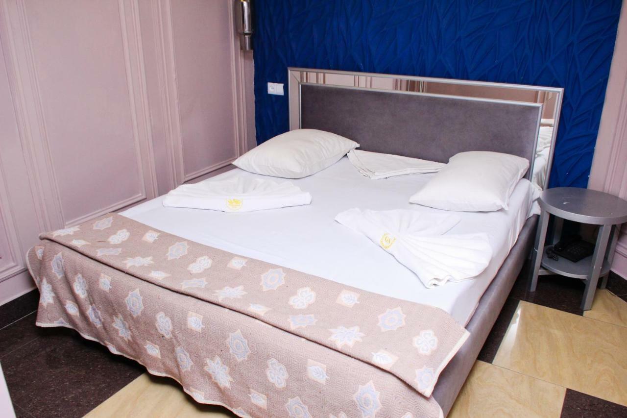Golden Seconds Hotel เยเรวาน ภายนอก รูปภาพ