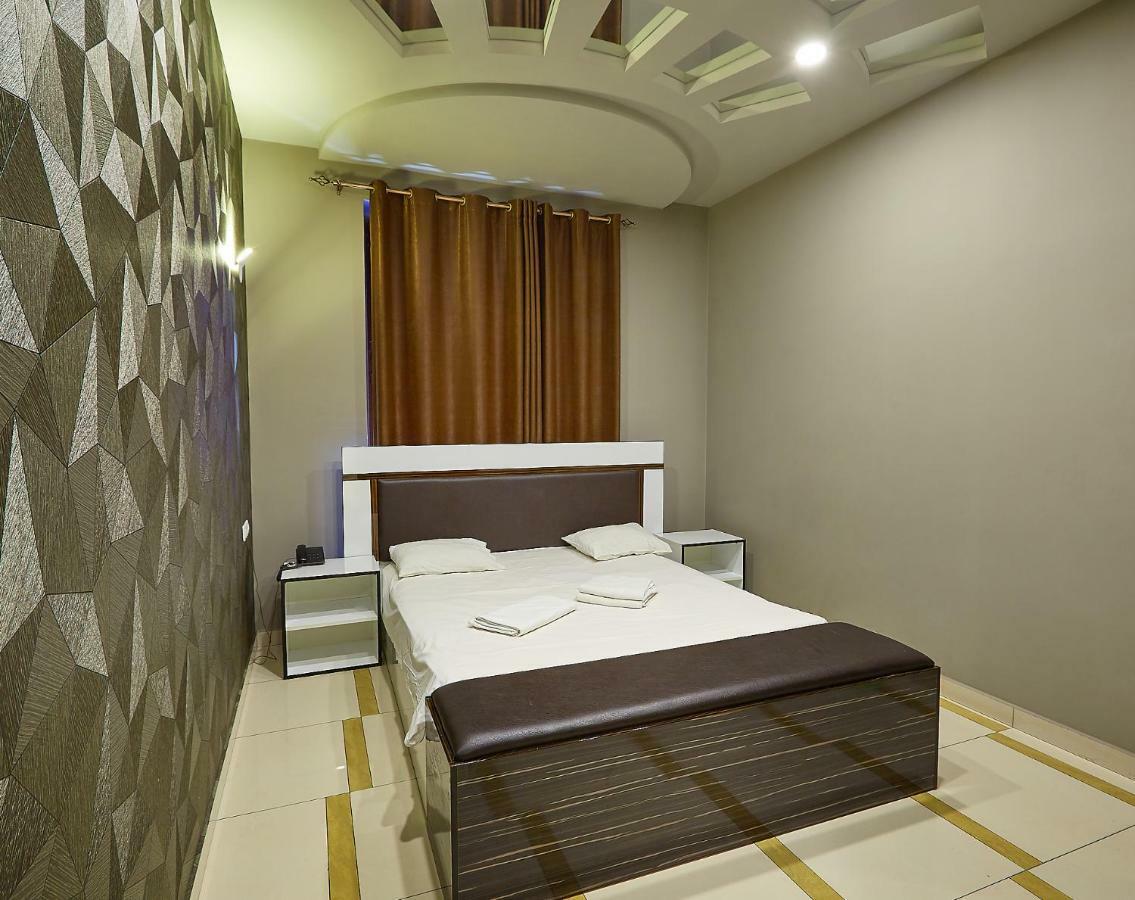 Golden Seconds Hotel เยเรวาน ภายนอก รูปภาพ
