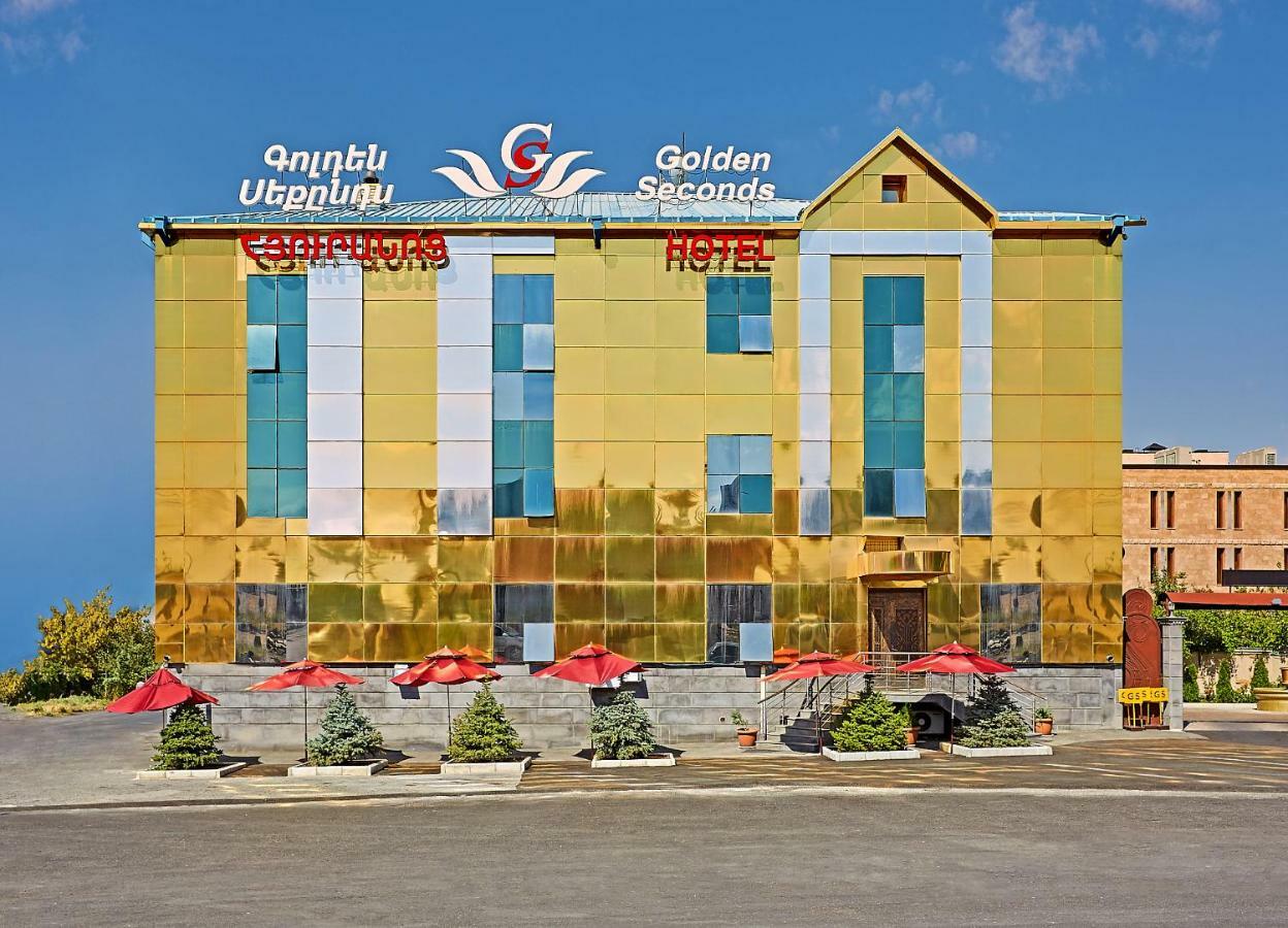 Golden Seconds Hotel เยเรวาน ภายนอก รูปภาพ